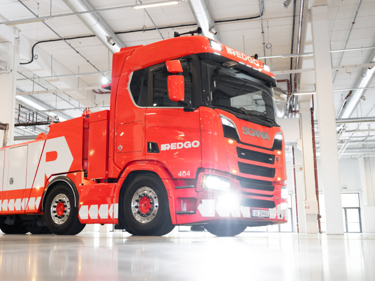 REDGO towing truck in a garage